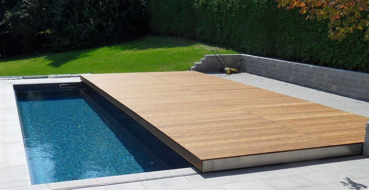 Une couverture de piscine deux en un